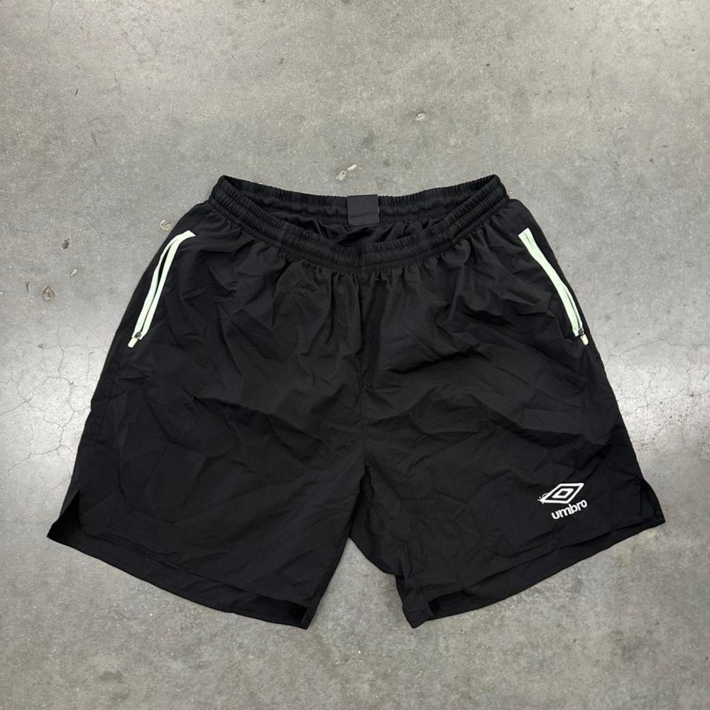 *SOLD* Umbro black athletic shorts w adjustable waist Size XL